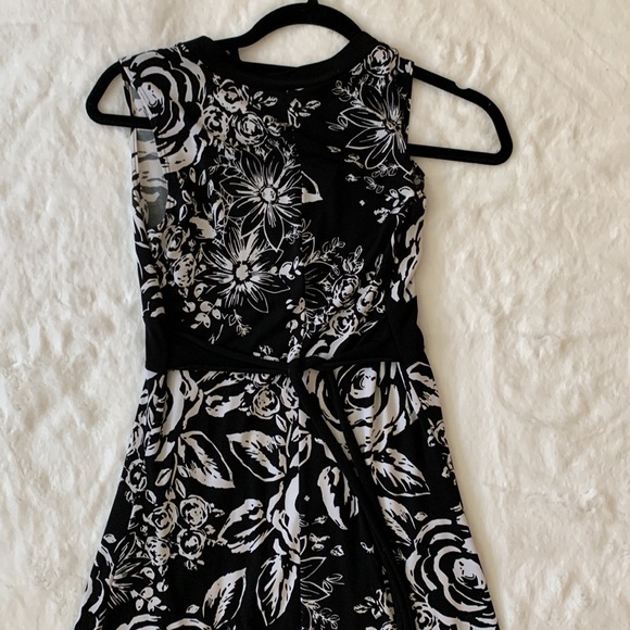 🌺 2 for $23🌺 Black and White Floral Sleeveless Mini Dress - Picture 7 of 9
